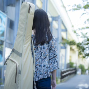 【ギターの始め方完全ガイド】ギターの選び方と必要な道具、チューニングから練習ステップ、挫折しない続け方まで徹底解説