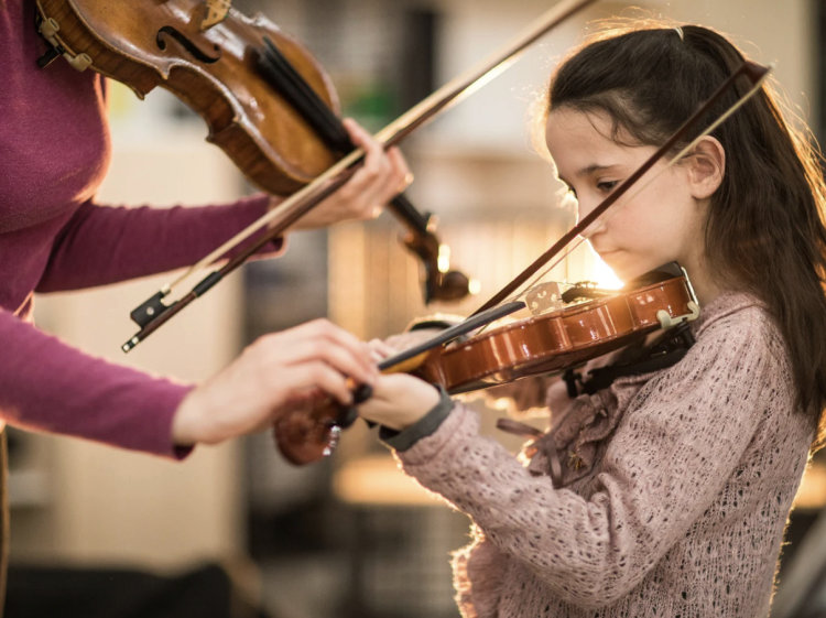 バイオリンの正しい持ち方と構え方｜美しい音を出すコツ