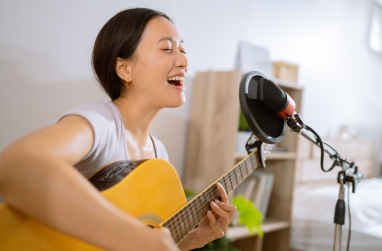 楽器演奏は最高の「脳の筋トレ」！ストレス解消から認知症予防まで驚きの効果を徹底解説